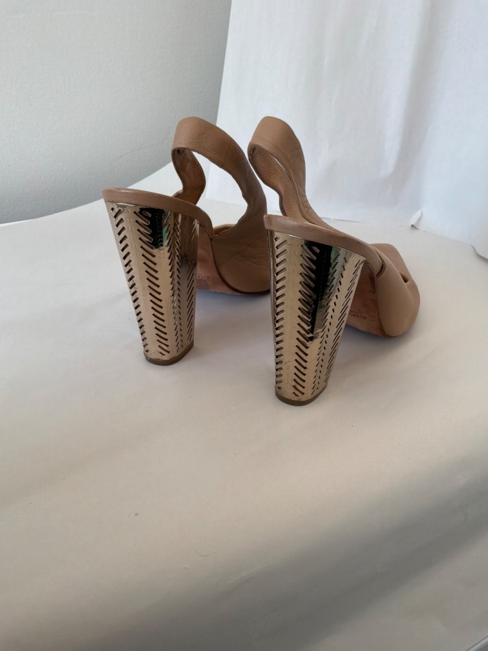 COACH Finley Tan Leather Slingback Block Heels Metaklic Gold Size 10B - Picture 5 of 8